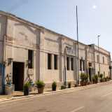 Superata l�entrata del molo, scorgiamo dopo pochi metri sulla sinistra un ingresso...